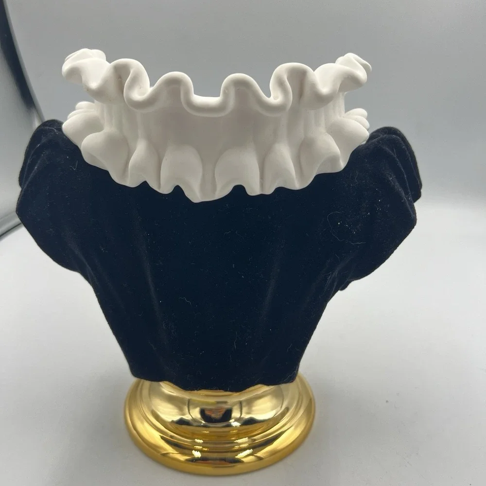 Bath & Body Works Halloween 2021 Headless Woman 3-Wick‎ Candle Holder - Picture 8 of 8